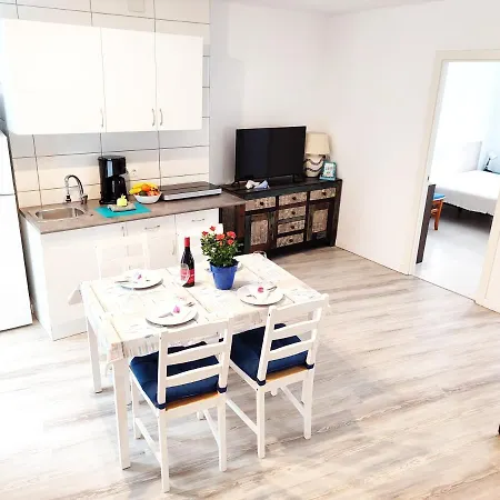 Daire Bonito Estudio Con Patio Interior En *