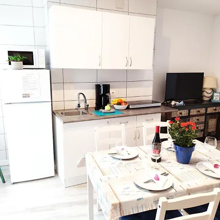 Bonito Estudio Con Patio Interior En *